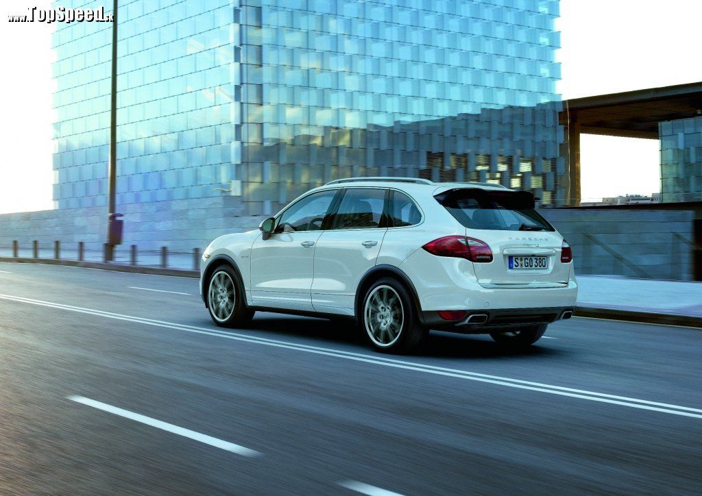 Aj zadný pohľad na Porsche Cayenne prezrádza veľké designové zmeny na celom aute