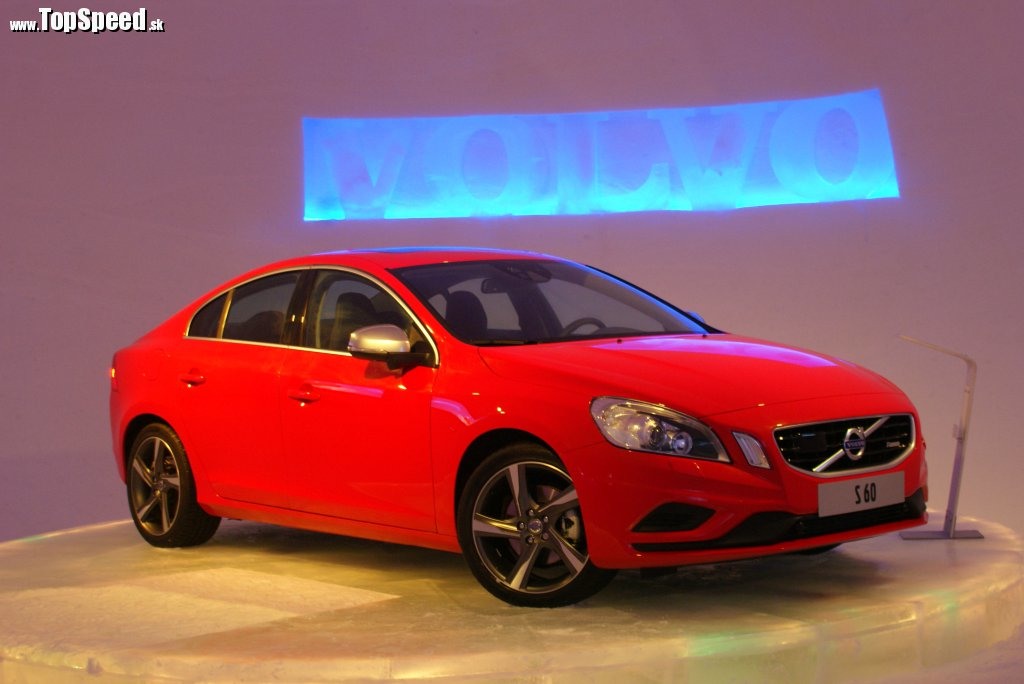 Volvo-Ice-Camp-S60