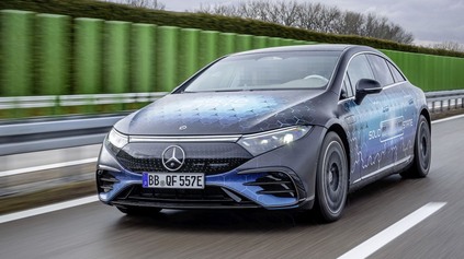 BATÉRIA S PEVNÝM ELEKTROLYTOM PREDĹŽILA DOJAZD MERCEDESU EQS NA 1000 KILOMETROV. SKUTOČNE?