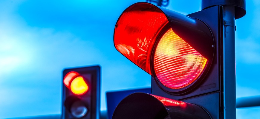 Semafor úmyselne brzdí vjazd áut na diaľnicu, zastaví aj rozširovanie na tri pruhy u susedov?