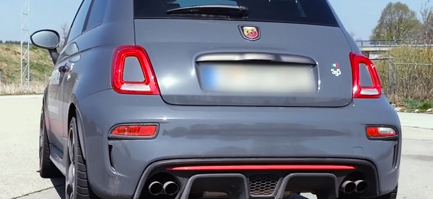 Drobný Abarth 595 Competizione v pohode dosiahne 230 km/h