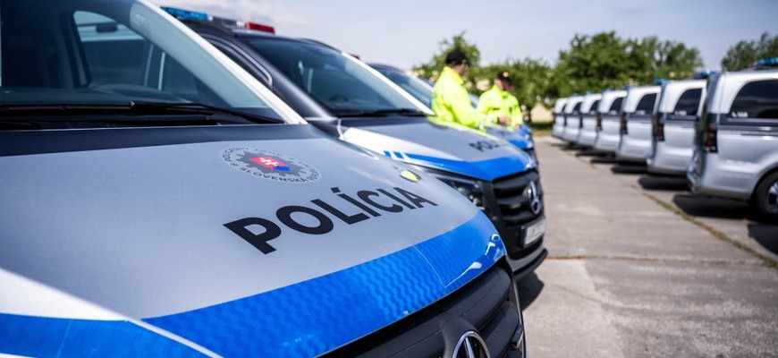 Nové Mercedesy pre dopravnú políciu odovzdané. Konečne potrebná zmena