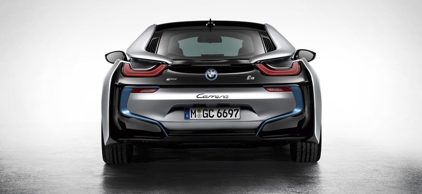 Vidíš to tiež? BMW i8 rodí Porsche 911