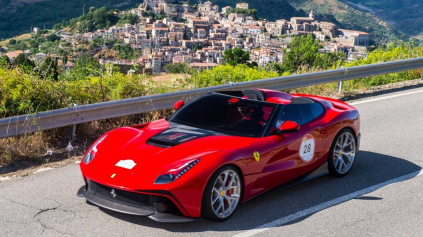 Ferrari vyrobilo ďalšiu kusovku, nesie meno F12 TRS