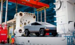 Giga Press dovolil Tesle a dnes už i ďalším automobilkám vyrábať autá ako angličáky