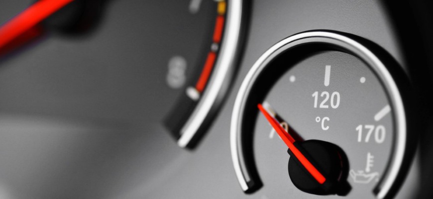 Nechávate zahriať motor na voľnobehu dlho? Ničíte ho