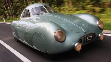 ZAČIATKY PORSCHE: ĽUDOVÉ AUTO, STRIEBORNÉ ŠÍPY A VOJENSKÉ VOZIDLÁ