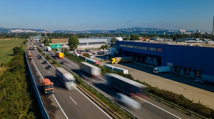 NDS ZBIERALA Z DIAĽNIC ČLN, KURÍN AJ CELÝ ZÁHRADNÝ DOMČEK. PREŠLI PO ŇOM TRI AUTÁ
