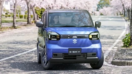 NOVÉ SUZUKI E-SKY MÁ BATÉRIU AKO PLUG-IN HYBRID. NAPRIEK TOMU SĽUBUJE PREKVAPIVÝ DOJAZD