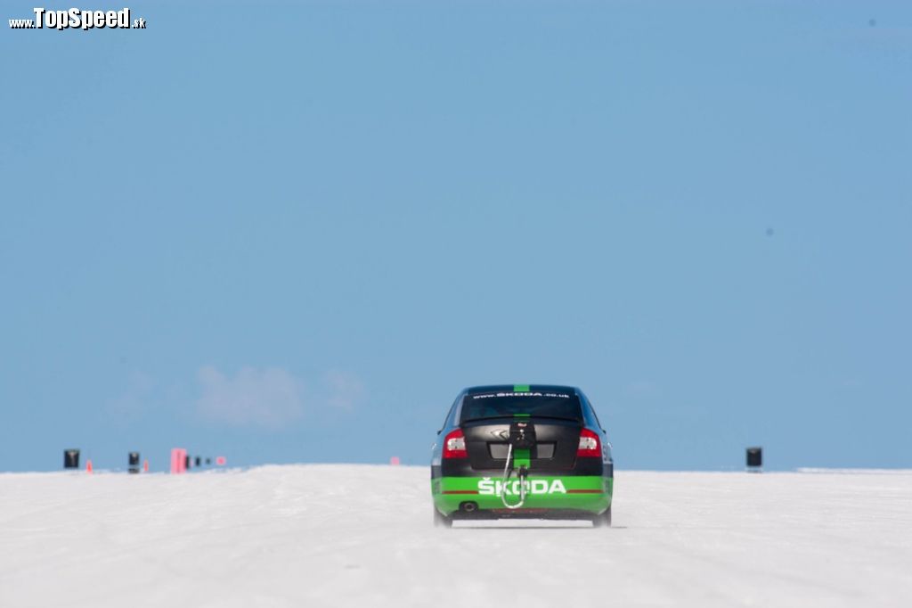 Škoda Octavia s výkonom 600 k a vyše 450 Nm pokorila 365 km/h