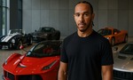 Lewis Hamilton rozpredal zbierku snov za milióny. Prečo to urobil?
