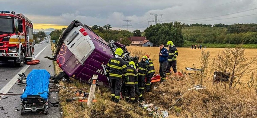 Česi zverejnili tvrdé čísla. Nepozornosť za volantom a rýchlosť zabíjajú