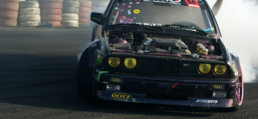 Prvá fotogaléria z veľkého finále v drifte v Pieštanoch