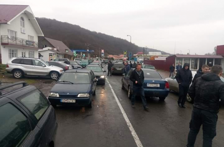 UKRAJINCI SA NEMÔŽU VRÁTIŤ DOMOV NA AUTÁCH S 