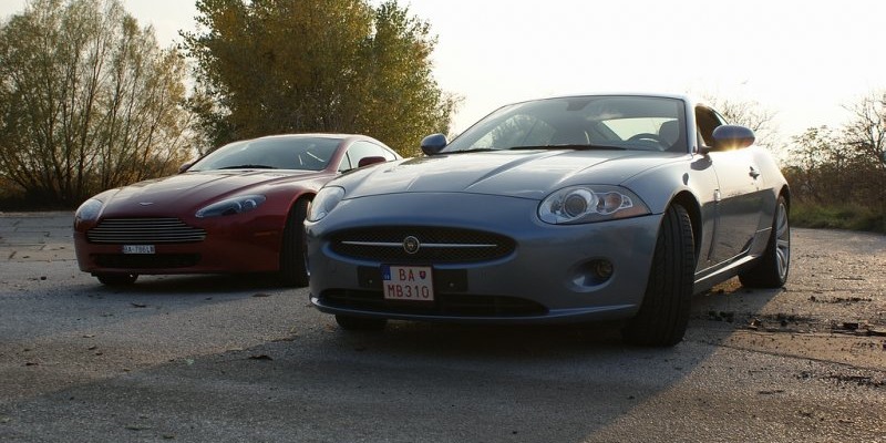 Test Jaguar XK vs. Aston Martin V8 Vantage