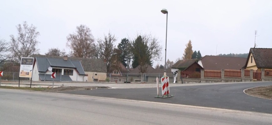 Lampa v strede cesty: Pasca na vodičov alebo neschopnosť samosprávy?