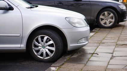 AK ZAPARKUJETE TAKTO, NEMINIE VÁS POKUTA ZA PARKOVANIE, PAPUČA ALEBO ODŤAH