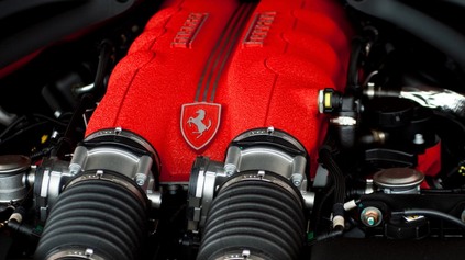 TÁTO KRAJINA CHCE ZÁKAZ PRÉMIOVÝCH SPAĽOVACÍCH ÁUT – VRÁTANE HYBRIDOV. HROZÍ TO AJ U NÁS?