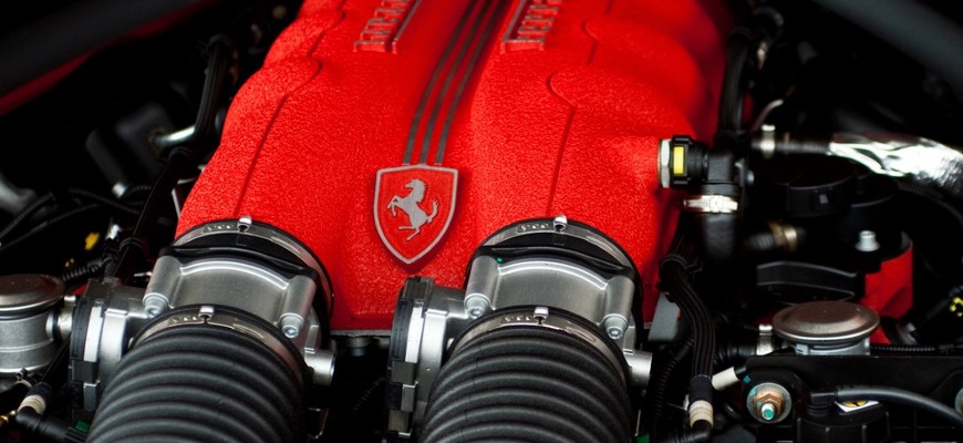 Táto krajina chce zákaz prémiových spaľovacích áut – vrátane hybridov. Hrozí to aj u nás?