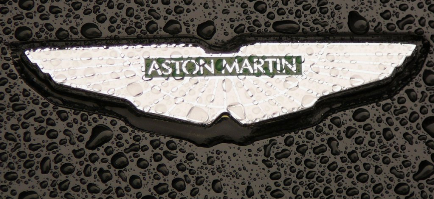 Video: Labutia pieseň motora Aston Martin V12