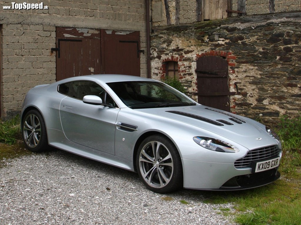Aston Martin V12 Vantage 2010