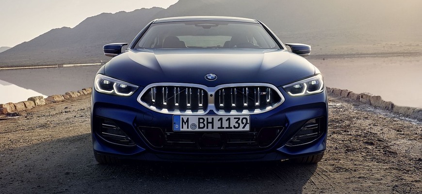 Facelift BMW radu 8 rozsvietil obličky a výrobca decentne doladil i M8 Competition