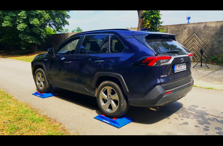 TOYOTA RAV4 HYBRID 4X4 TEST