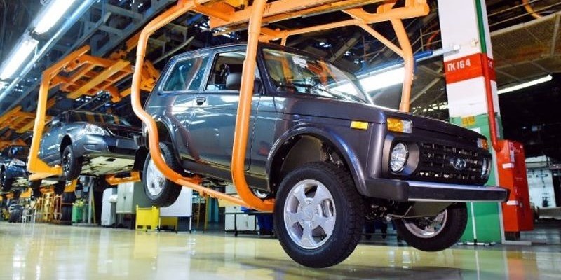 Lada obíde sankcie výrobou špeciálnych verzií svojich áut. Prídu o ABS, ESP aj airbagy