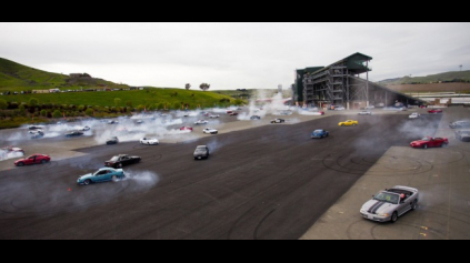 SV. REKORD - VYŠE 70 ZADOKOLIEK PÁLI GUMY NARAZ