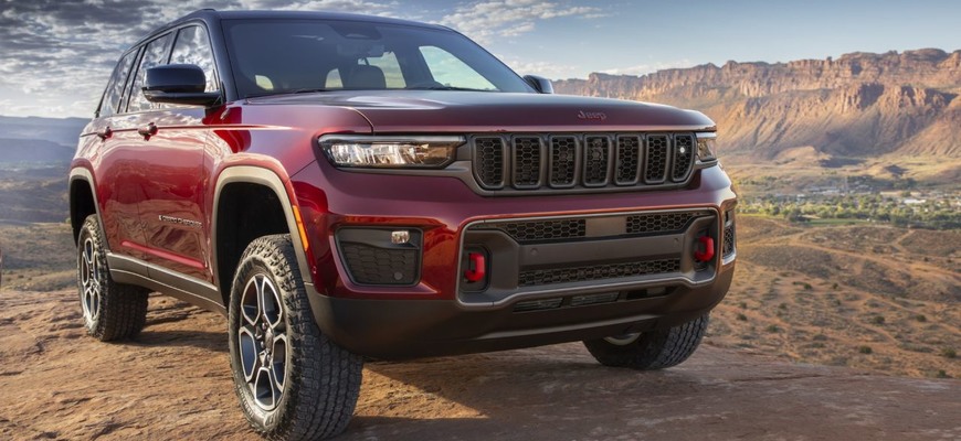 Jeep s V8 môže byť čoskoro ilúziou aj v USA. Downsizing sa tlačí pod kapotu Grand Cherokee