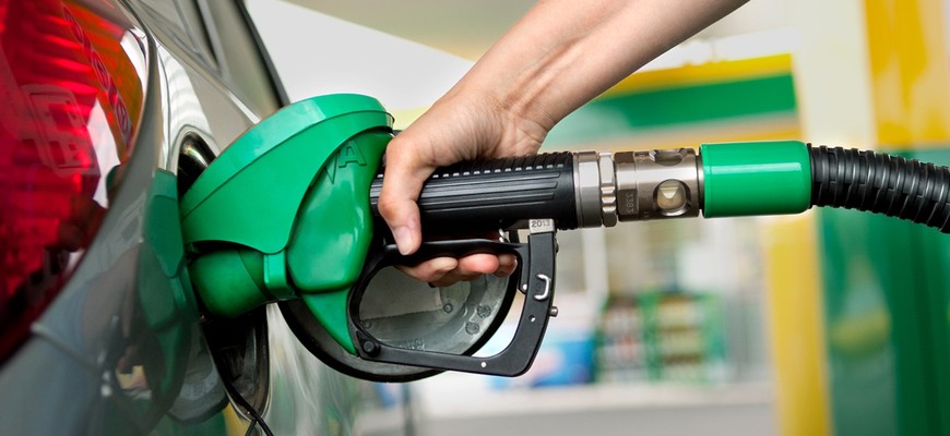Ceny na čerpačkách sa pohli, najmä v prípade benzínu. Spôsobí letná sezóna zvrat?