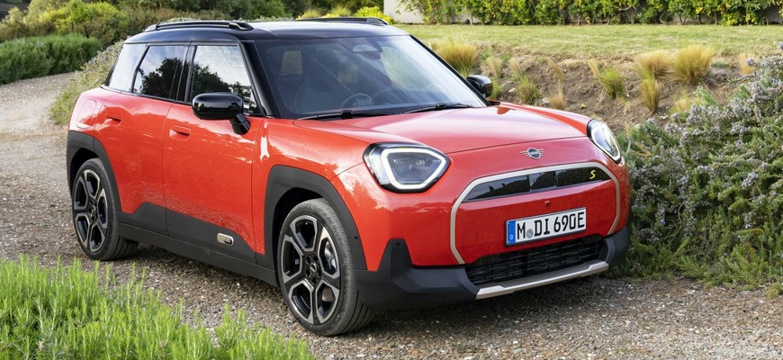Nové Mini Aceman oficiálne: väčší ako Cooper, menší než Countryman a len jeden typ pohonu