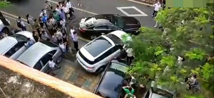 Blokovať Číňanke auto na parkovisku sa nevyplatí