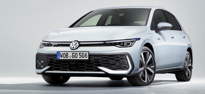 Fantastický návrat VW Golf, zlaté Sandero a pád Tesly Model Y, to je aktuálny predaj áut v EÚ