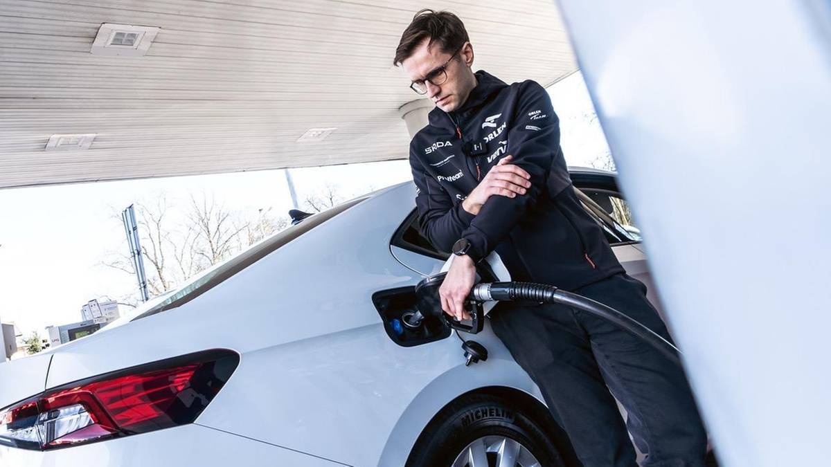 SÉRIOVÝ SUPERB TDI SO SPOTREBOU 2,6 L DAL NA NÁDRŽ TAKMER 3 TISÍC KM!