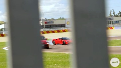 Neuveríte aké auto používa Ferrari na nakrúcanie reklamy