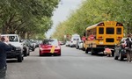 „Autonómna“ technika Tesly opakovane zlyhala pred školským autobusom, prehliadla figurínu dieťaťa