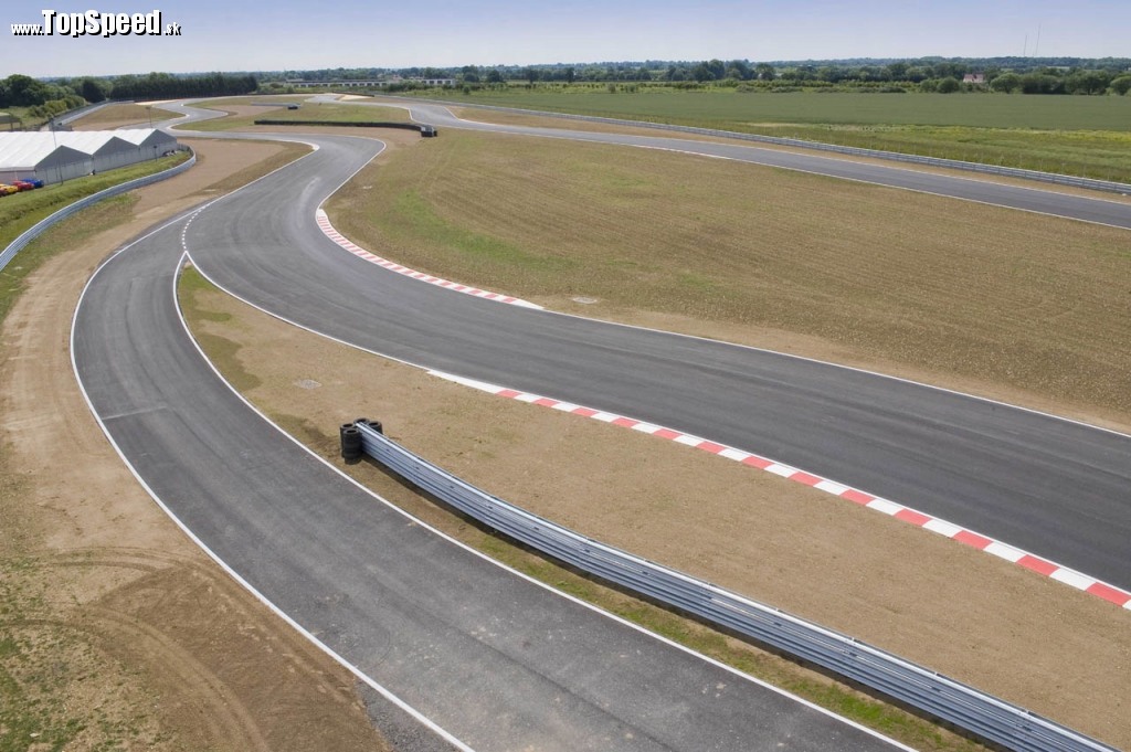 Nová testovacia trať automobilky Lotus pri meste Hethel
