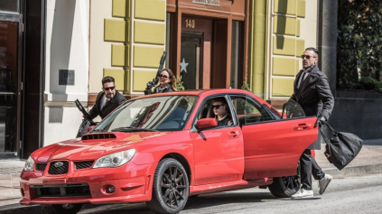 Baby Driver je o autonaháňačkách, prestrelkách a hlavne o rytme