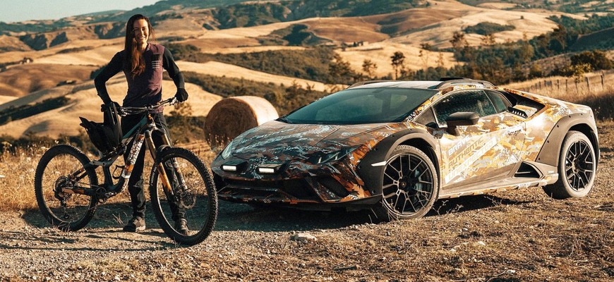 Lamborghini predstavilo Huracán Sterrato. Nová verzia známeho modelu si trúfa na terén