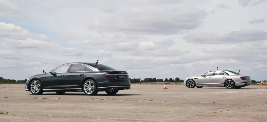 Drag race Audi S8 proti Bentley Flying Spur