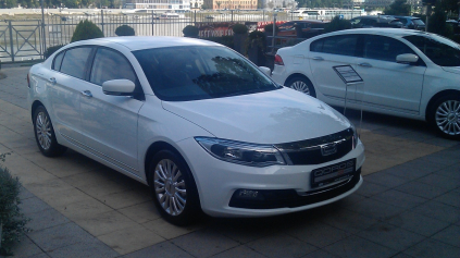 PRVÉ OSOBNÉ STRETNUTIE S NOVINKOU QOROS 3 SEDAN. USPEJE V EURÓPE?