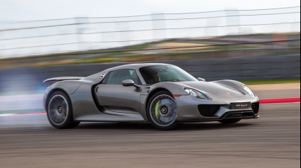 HYBRIDNÉ PORSCHE 918 SKONČÍ VÝROBU V JÚLI 2015