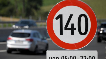 Rýchlosť 140 na diaľnici v Rakúsku má pozitívne výsledky, aj tak asi nezostane