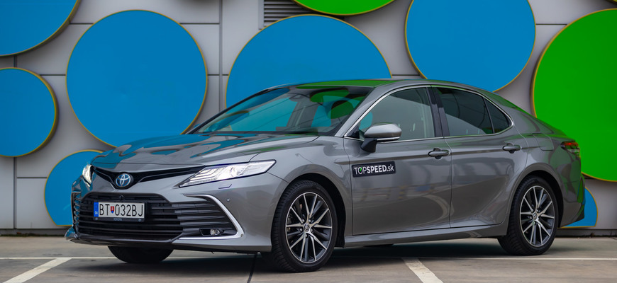 Test Toyota Camry 2.5 Hybrid: japonský Passat bojuje viac ako len s predsudkami