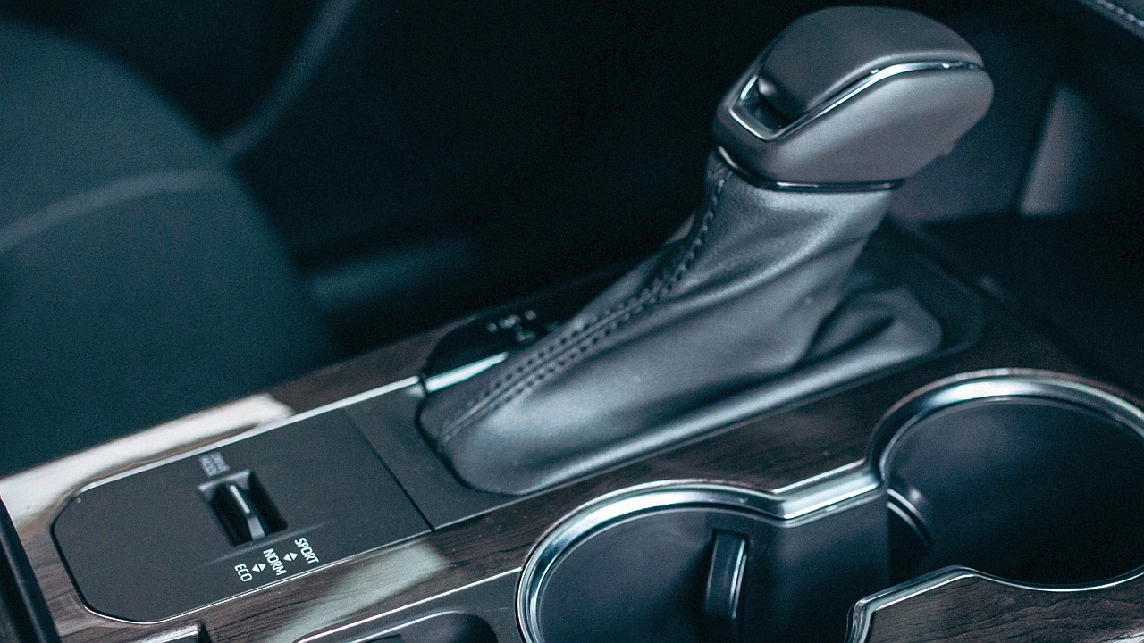 KUPUJÚ UŽ SLOVÁCI JAZDENKY S AUTOMATOM VIAC AKO S MANUÁLOM? A ČO ČESI?