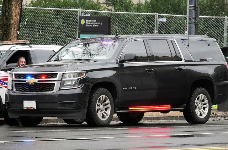 ŠÉF FBI VYMENIL SUV DOMÁCEHO KONCERNU ZA LUXUSNÉ AUTO CUDZEJ ZNAČKY. JE VRAJ MENEJ NÁPADNÉ!