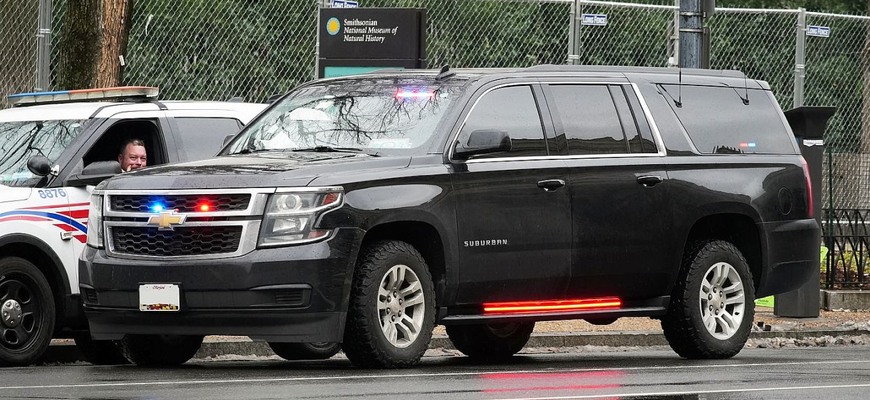 Šéf FBI vymenil SUV domáceho koncernu za luxusné auto cudzej značky. Je vraj menej nápadné!