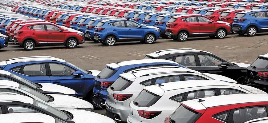Predaje nových áut v SR spadli na úroveň roku 2014. Problémom je aj veľký podiel jazdeniek