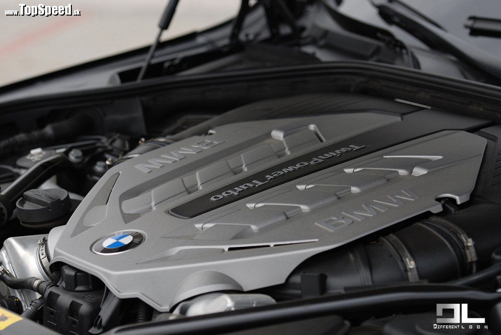 Spaľovací motor v BMW Active Hybrid je rovnaký, s rovnakými parametrami ako majú modely 750i a 550i.